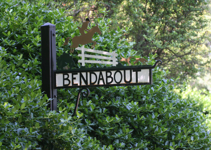 Bendabout road sign